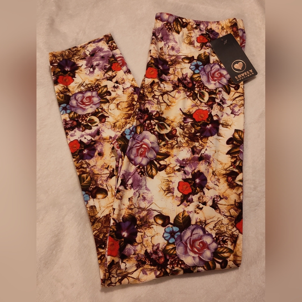 NWT!! Lovely Boutique Leggings Sz Plus Size